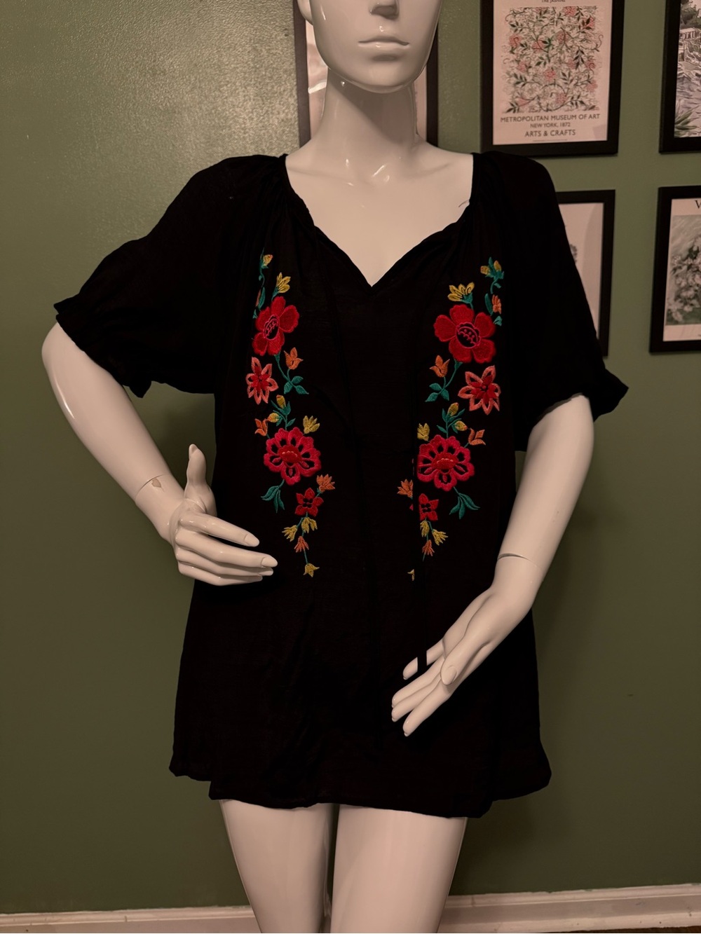 Flower & Feather Black V-Neck Peasant Top with Floral Embroidery NWT Size 2X